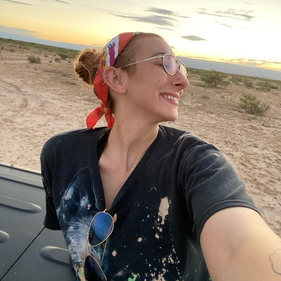 Meet your Posher, Amanda - Picture 2 of 2